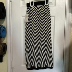 New w/Tags 2 pc Willow & Wind Sweater Crop and Long Skirt XS
